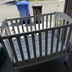 Dream On Me Folding Crib (With Mattress)