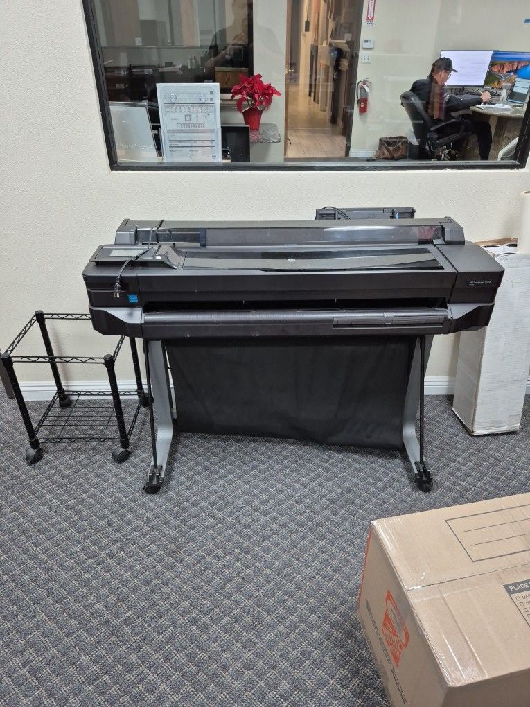Hp CQ893A Design Jet Printer