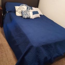 Queen Bed Set 2 Dressers  NO MATTRESS 