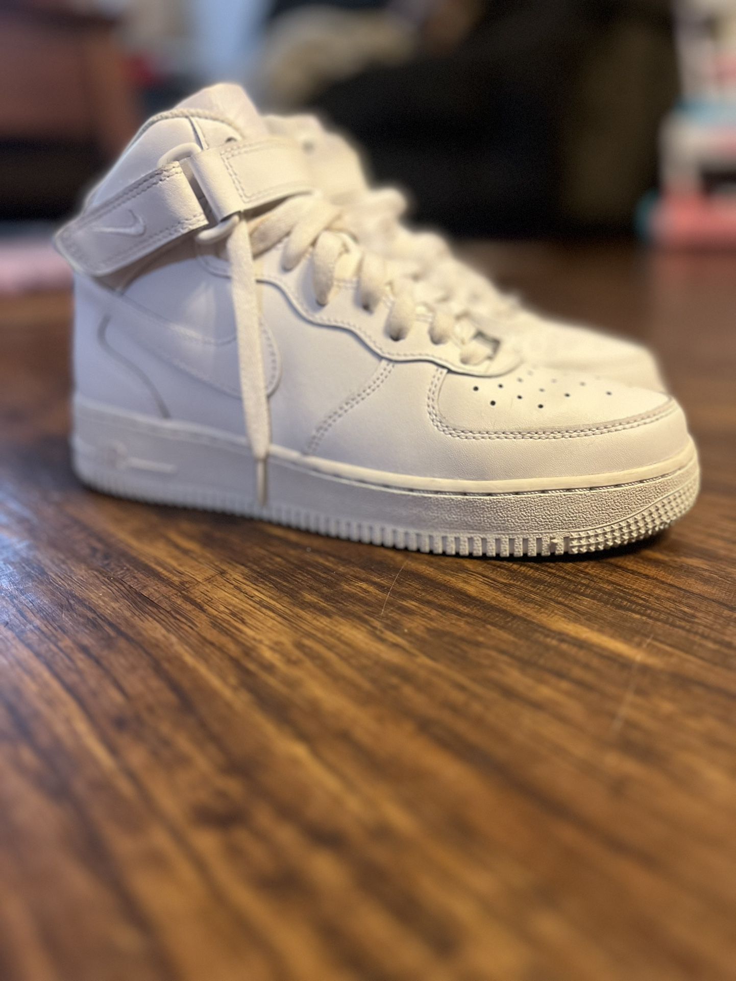 Air Force 1s Mid