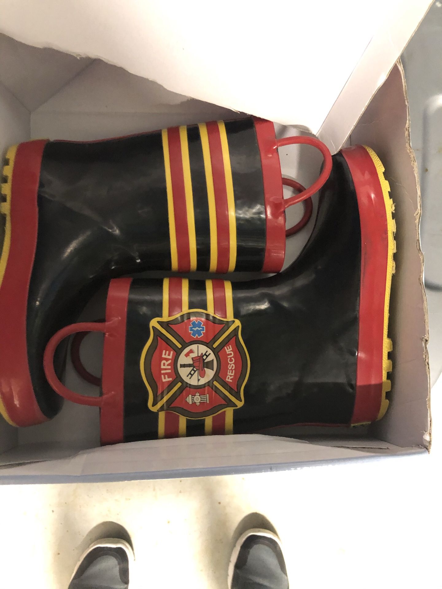 Kids Size 5/6 rain boots