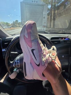 Nike AirMax bolt 7.5 Womens