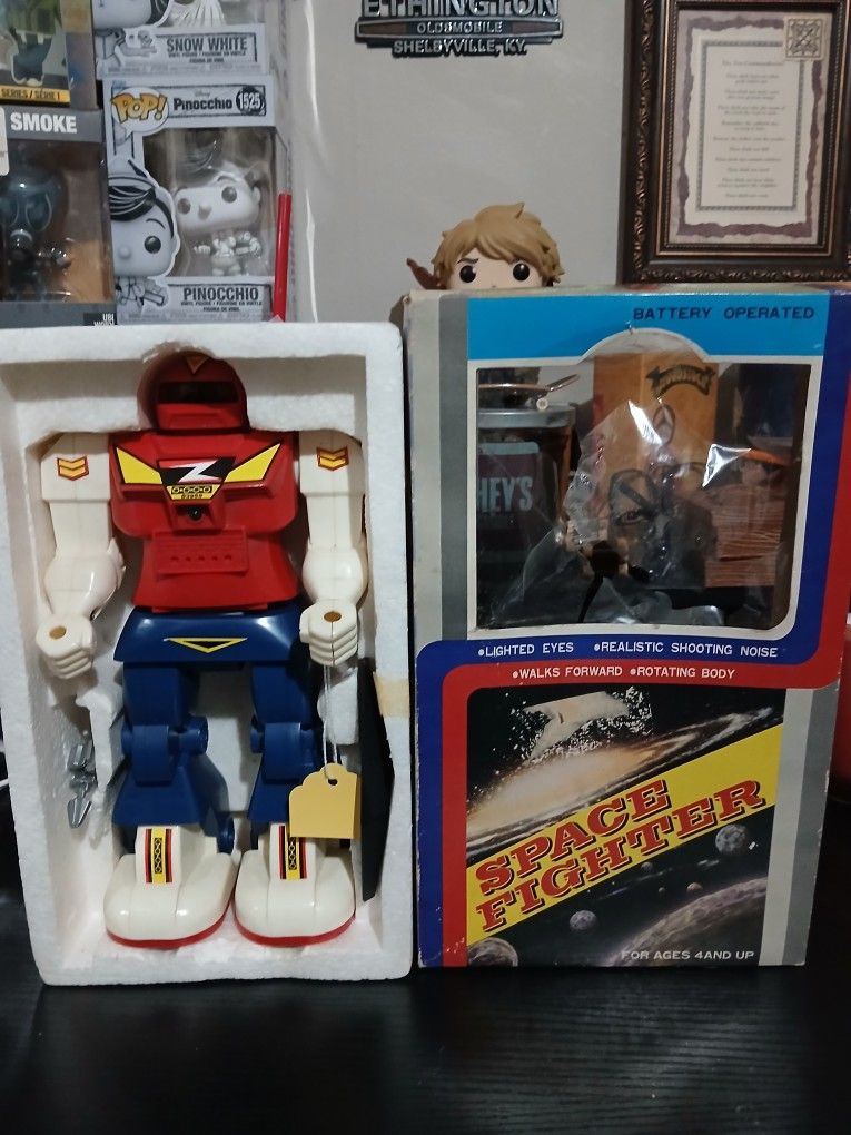 Vintage 70's Space Fighter Robot With / Accessories. Box Is Missing Bottom..