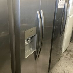 Refrigerator With Water And Ice Dispenser