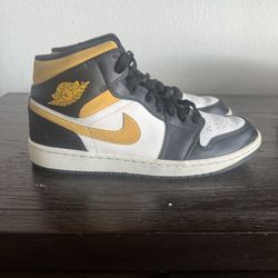 Air Jordan 1 Mid Size 10.5 