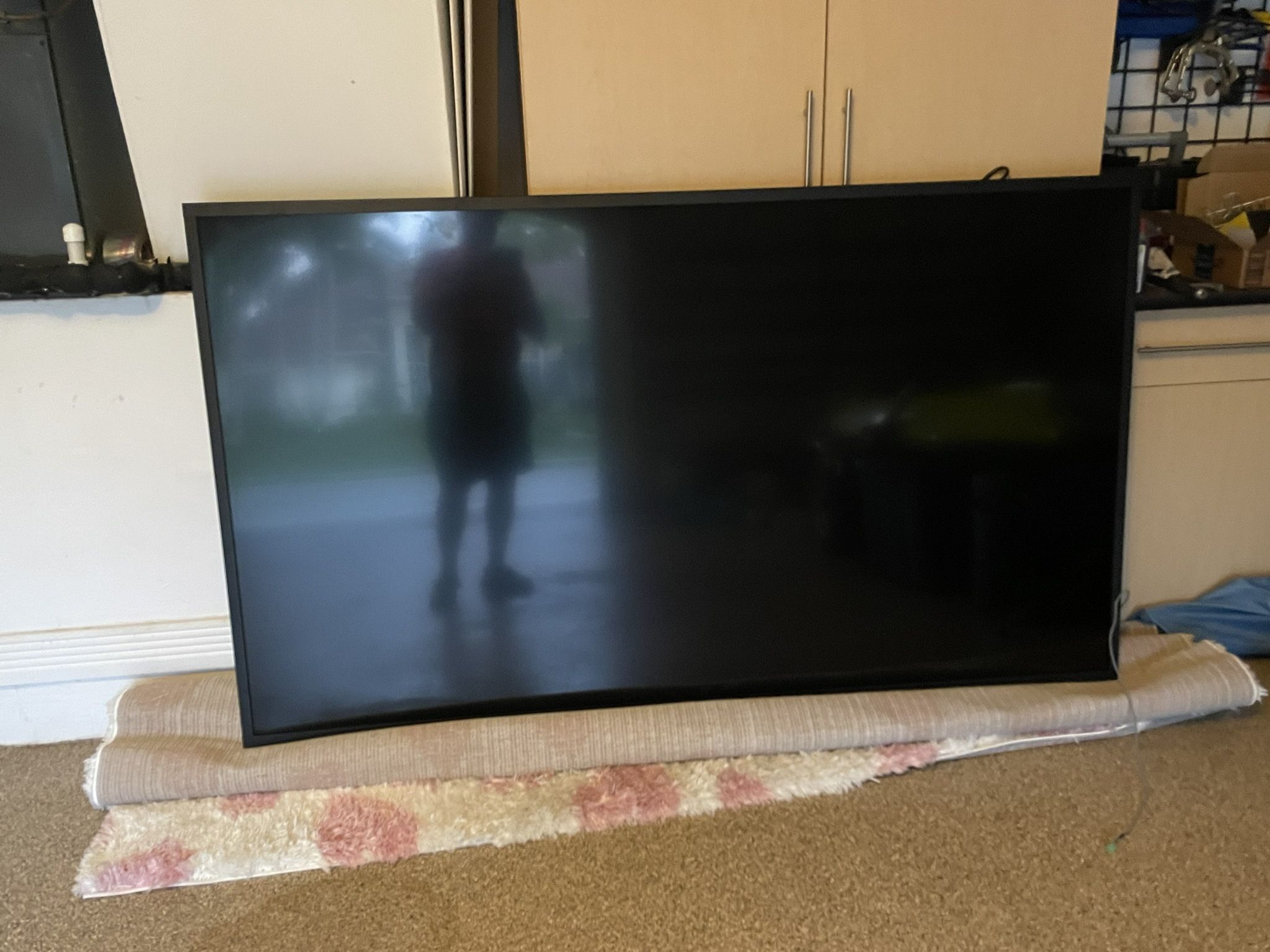 Panasonic TH-84EF1U 84” Full HD Commercial Display + Heavy-Duty Wall Mount