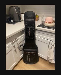 Guitar carrying case with backpack straps