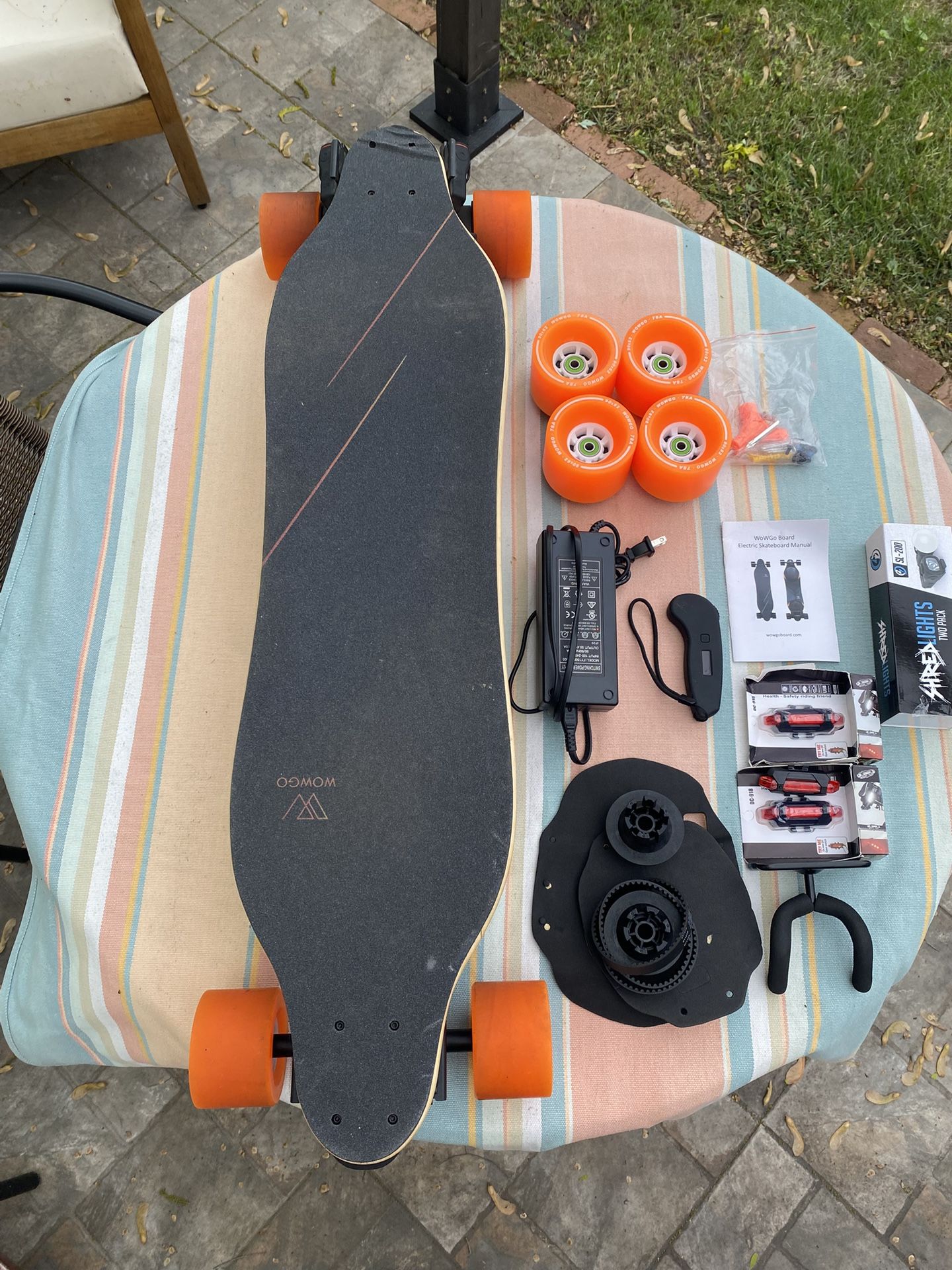 Like New WowGo 3X Electric Skateboard w/ $230 in Extras – $500