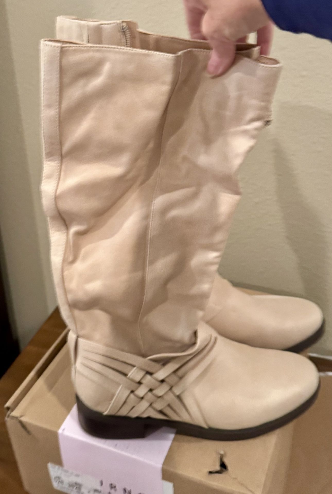 Journey Women’s Wide Calf Suede Boots Size 7