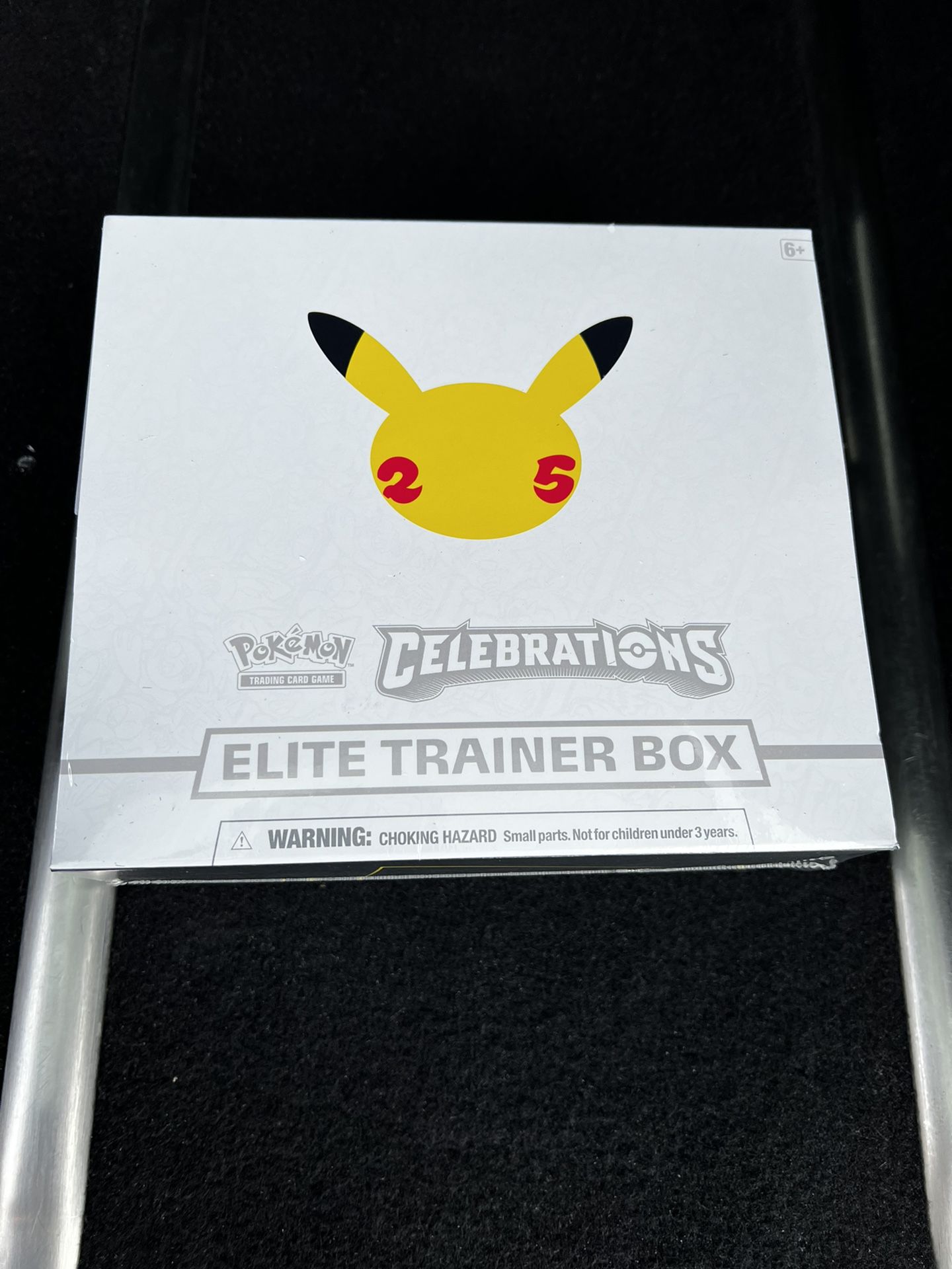 Pokémon Elite trainer Box Celebrations New 
