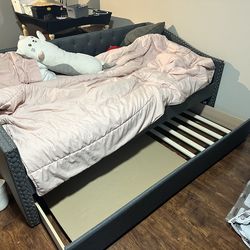 Day bed with trundle