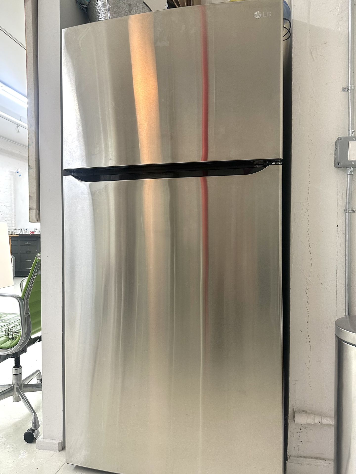 LG Refrigerator. SKU: LRTLS2403S