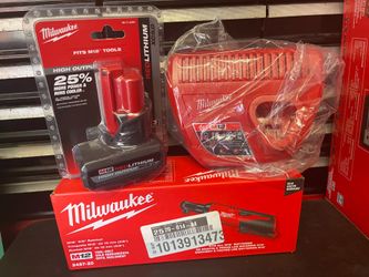 MILWAUKEE M12 3-8” RATCHET  AND BATTERY 5.0 and charger  new