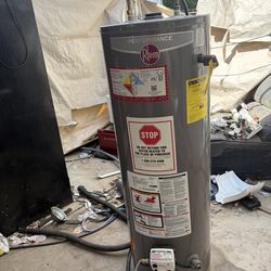 40 Gallons gas used water heater 90 days warranty and delivery 300$
