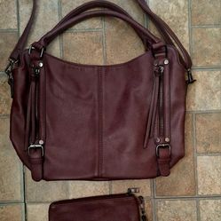 BRAND NEW PURSE WITH WRISLET/BRAND REALER