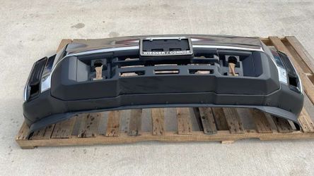 🚘 FRONT BUMPER – 2024–2026 GMC SIERRA 2500 / 3500 🚘  ✅ OEM – Original ✅ Heavy-Duty ✅ Excellent condition – Ready to install  💲 $898  📦 Shipping Av