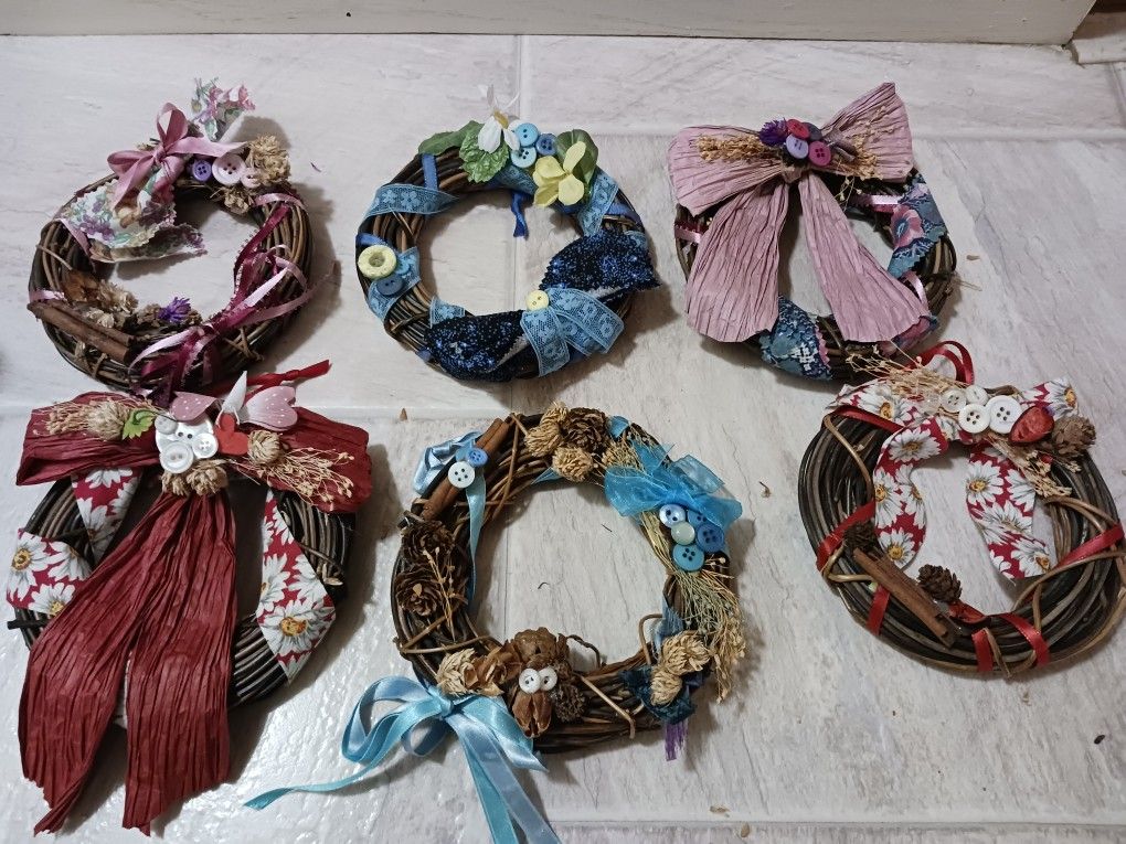Made By Crafter Mini Wreathes $2 Ea See Pics 