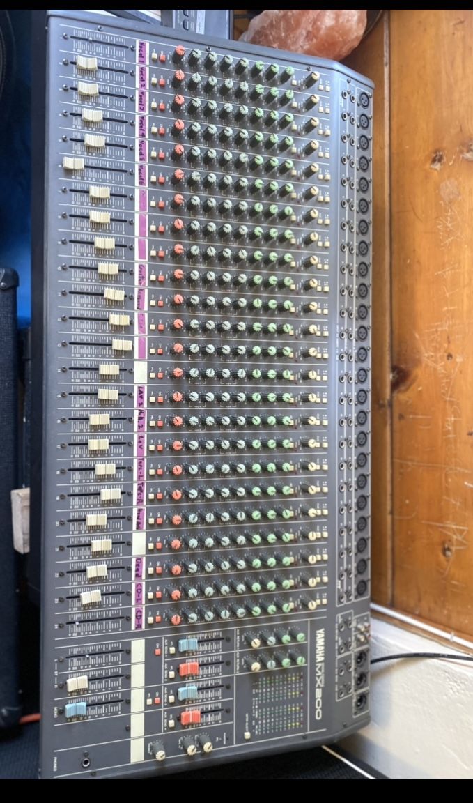 Yamaha Professional Console Mixer