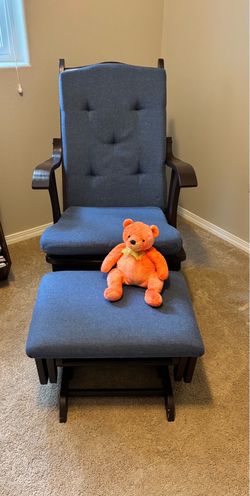 Beautiful solid wood piece in excellent condition.