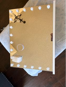 Vanity mirror