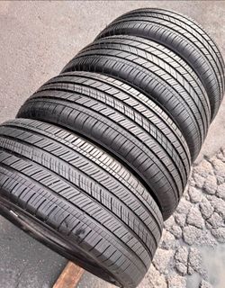 235/55/19 Michelin 📍📍 Vendo un set de llantas con 80% de vida las 4 📍🌟