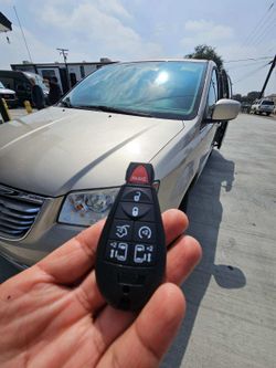 Car Keys N Remotes/ Llaves Con Control