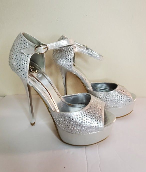 Silver Grey Sparkled Ladies Heels Size 8.5