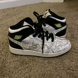 Nike Air Jordan 1 Mid SE (GS) Doodle White Black DC4099-100 Size 5Y 