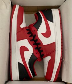 Jordan 1 Low  Bulls Size 9.5