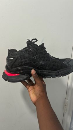 balenciaga runners led black