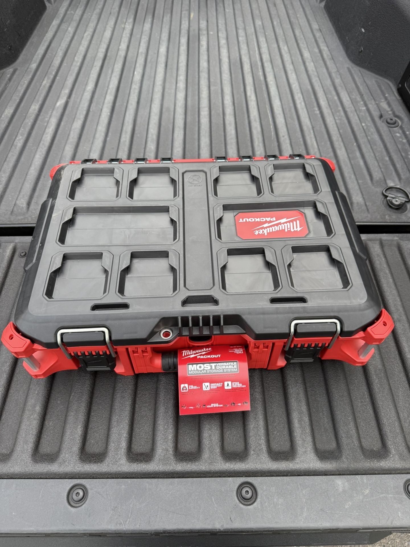 Milwaukee PACKOUT 22” Medium Tool Box – Heavy Duty Storage