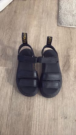 Kids Dr.Marten sandals