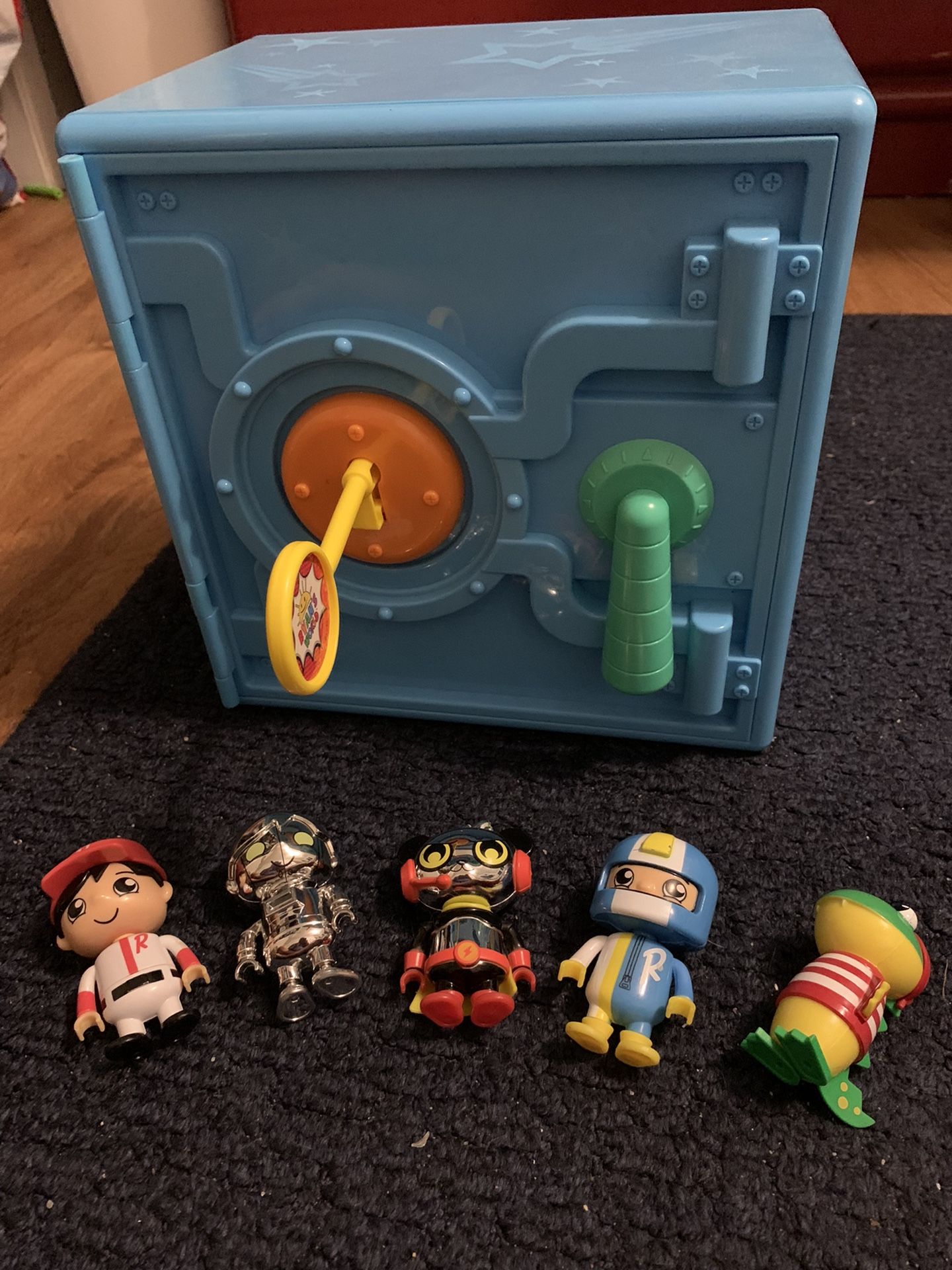 Ryan’s World Safe with 5 characters