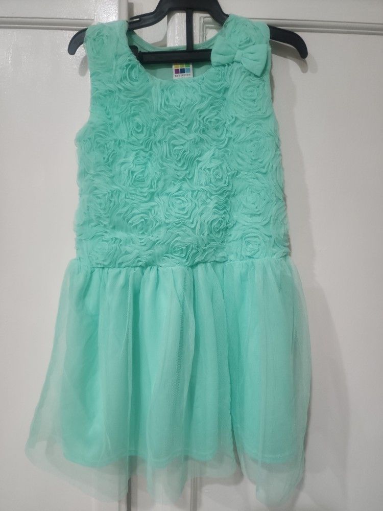 Dress ,size 4T Cute Color Green . Pick Up Palmdale Ca