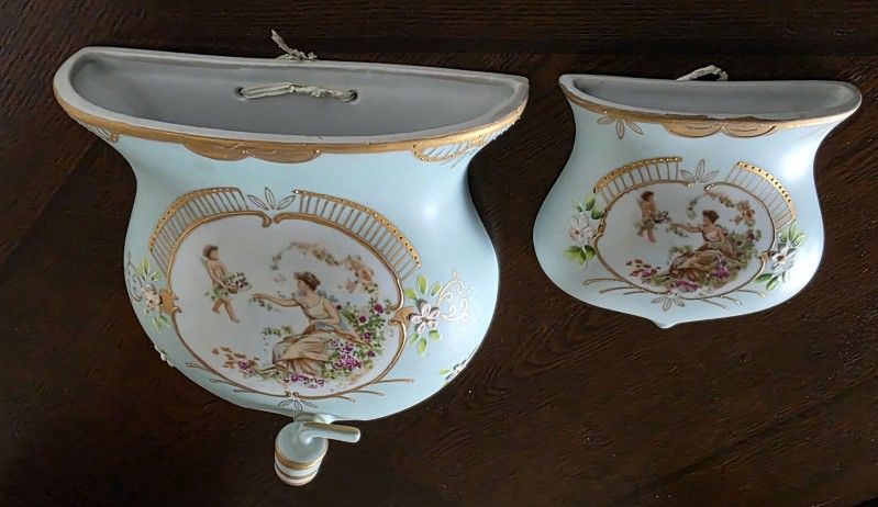 Lovely Antique Wall Pocket Planter/Pot (2 Pair)