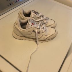 Reebok Girls Shoes Size 2.5 