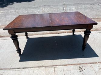 Table and chairs w/sectional