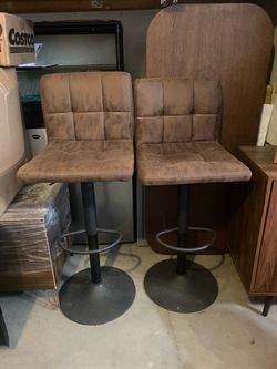 Set of 2 Brown Tufted Bar Stools