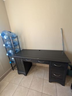 Free Desk (Pick up only)