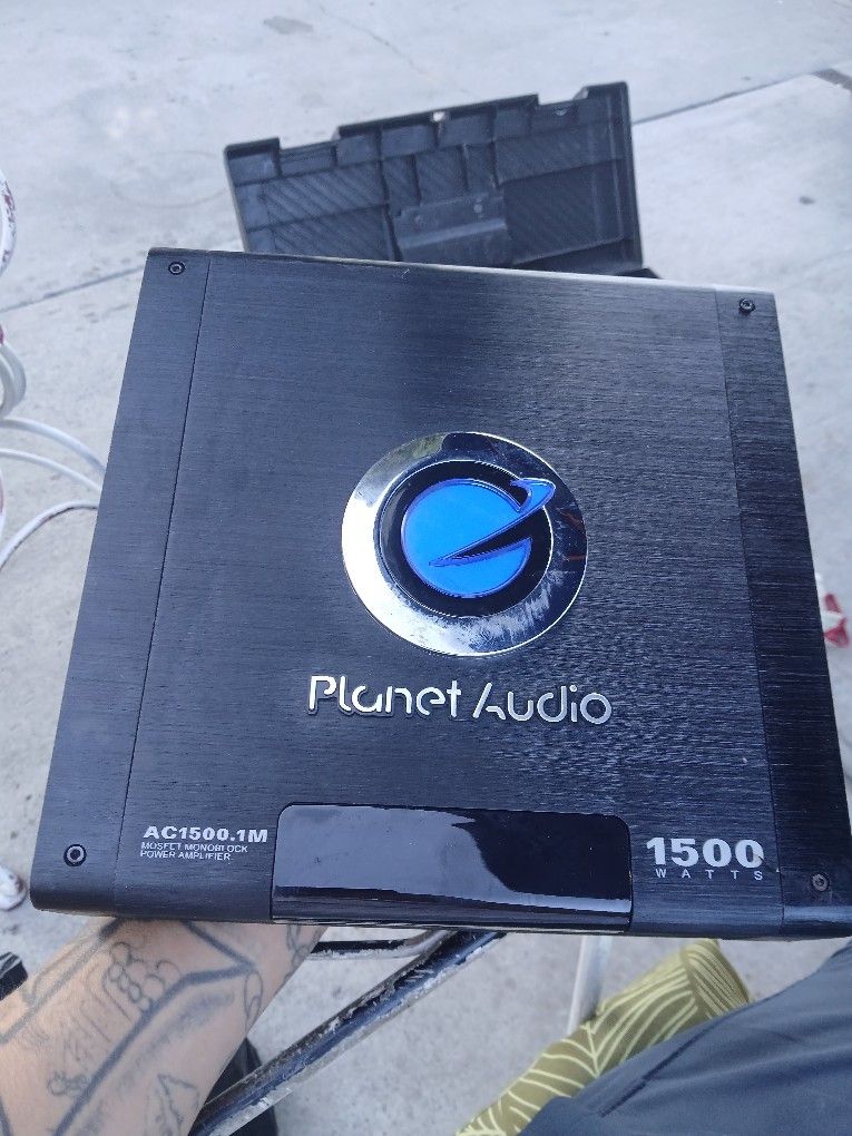 Planet Audio Amplifier