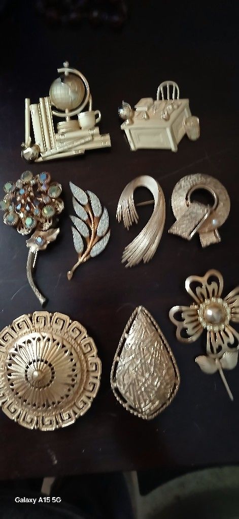 Lot Of 9 Vintage Brooches