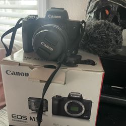 Canon EOS M50 