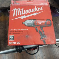 Milwaukee Impact Wrench 