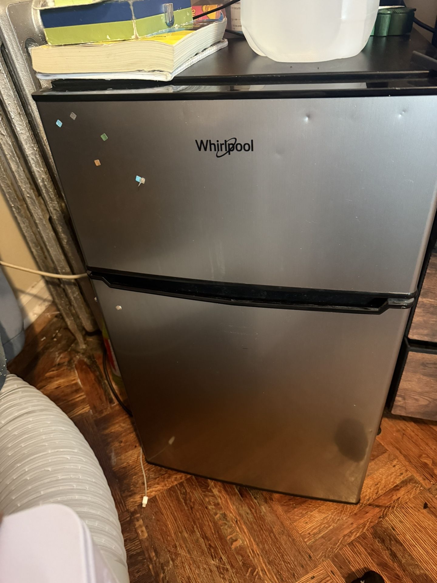 Whirlpool 3.1 mini Fridge