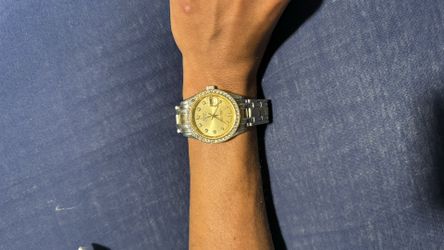 Selling Everything In Picture