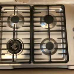 Miele 30 Inch 4- Burner Cooktop KM3465. Free