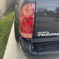 Toyota Tacoma 2005-2015 Left Side Tailgate 