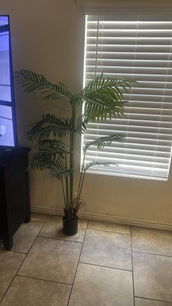 Artificial palm tree