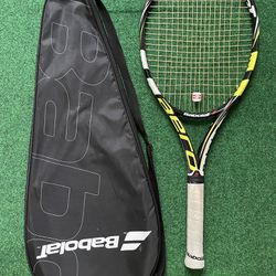 tennis racket: Babolat AeroPro Drive