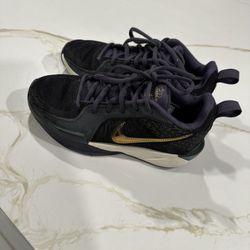 Nike Sabrina’s Size 2.5